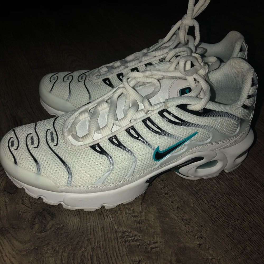 Nike Air Max plus ! 4.5 kids equivalent to 6 WMNS